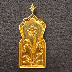 Moma Vintage Floral Pendant